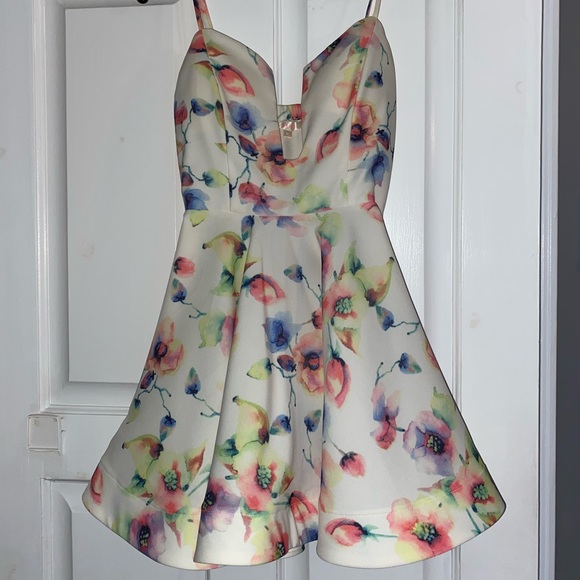 Women dress - Picture 1 of 2